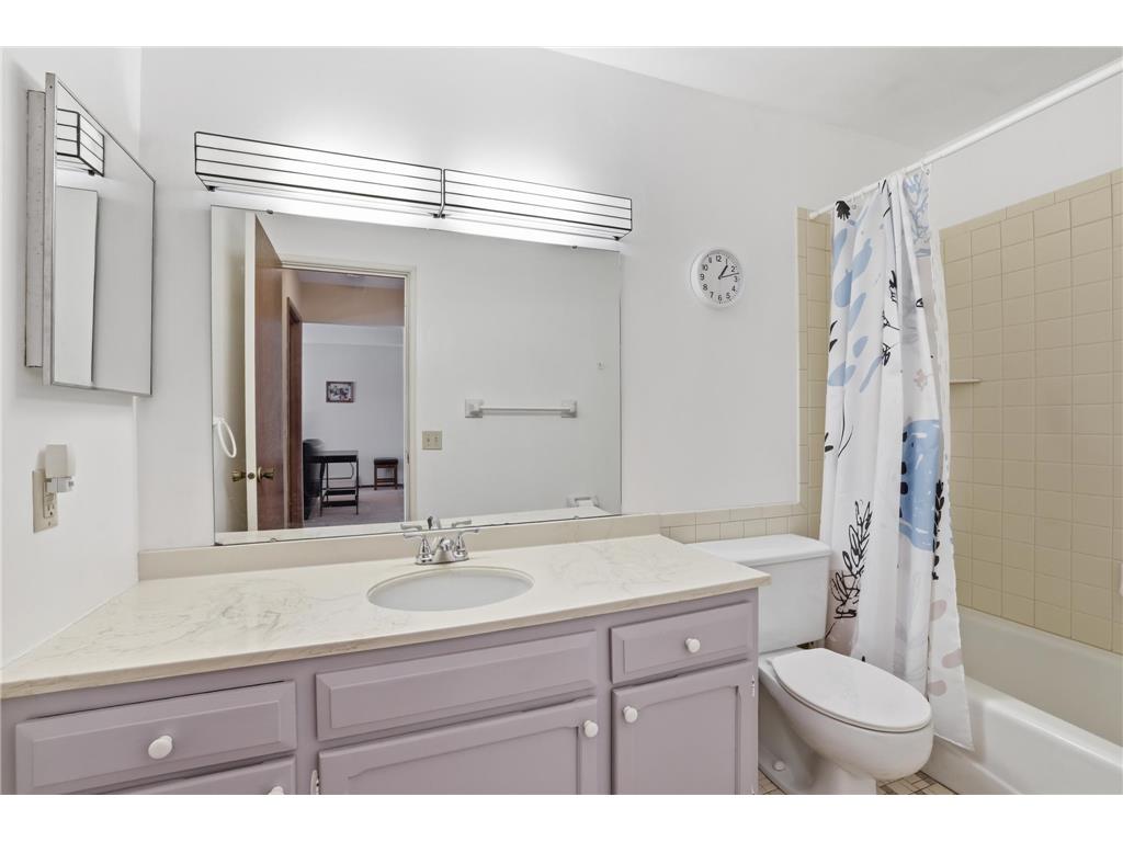 2700 Oxford Street N #102 Roseville MN 55113 7036034 image11