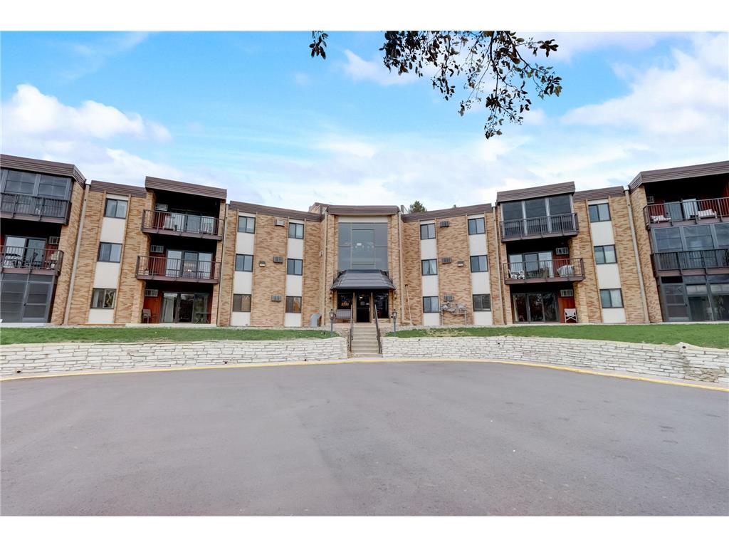 2700 Oxford Street N #133 Roseville MN 55113 6455342 image1