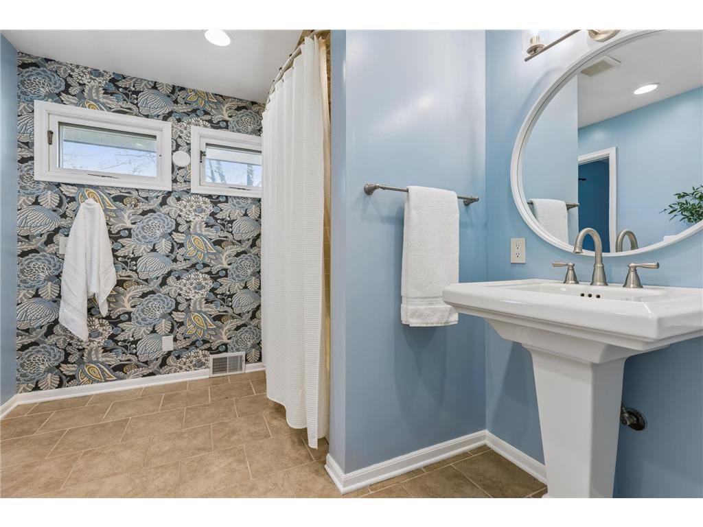 2700 Quail Avenue N Golden Valley MN 55422 7058519 image11