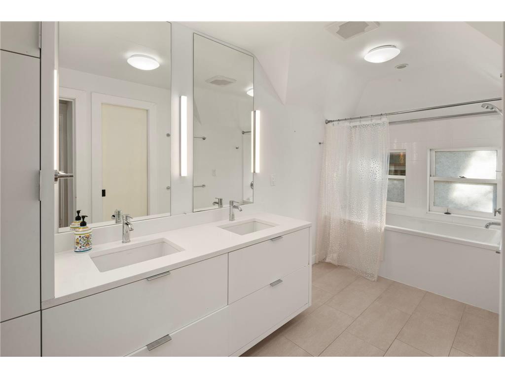 2700 W Lake Of The Isles Parkway Minneapolis MN 55416 - Lake of the Isles 7011934 image29