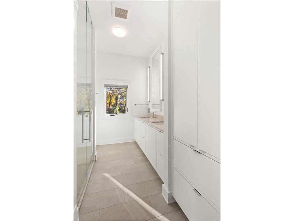 2700 W Lake Of The Isles Parkway Minneapolis MN 55416 - Lake of the Isles 7011934 image33