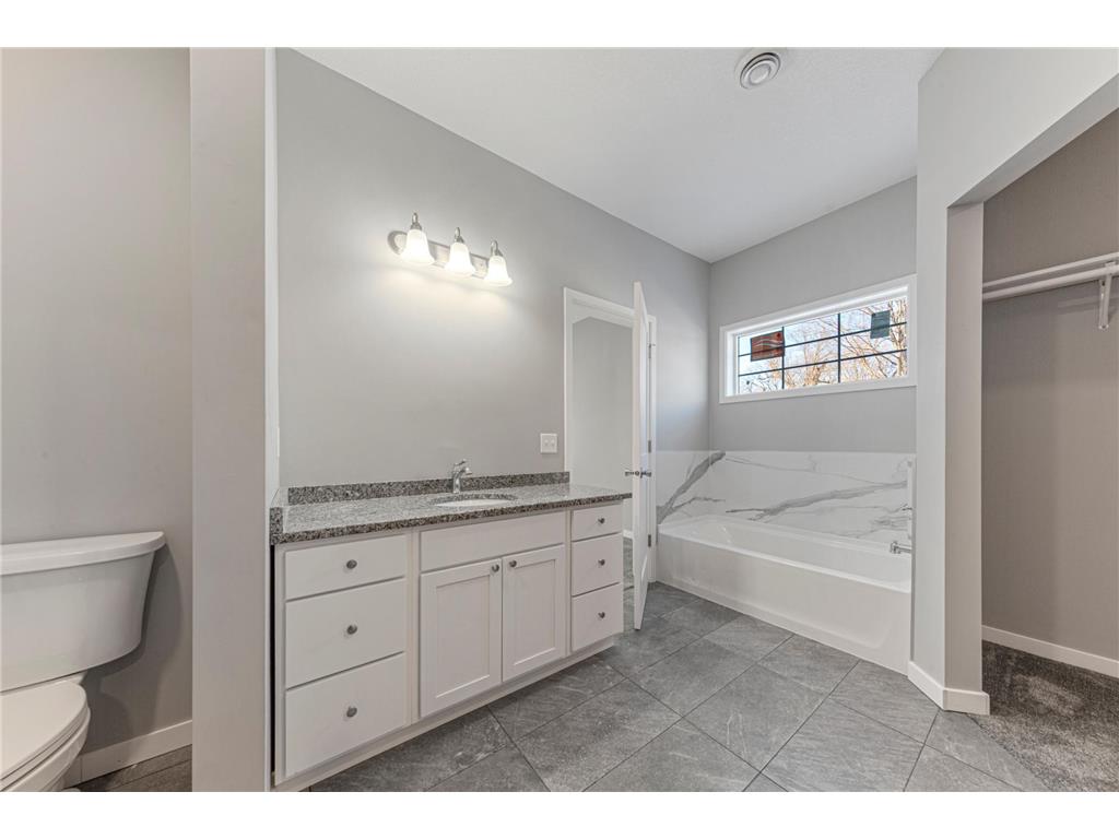 2702 Park Avenue NW Faribault MN 55021 6816056 image22