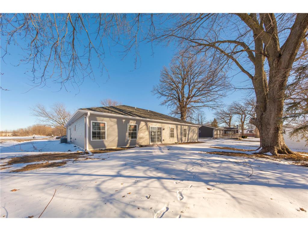 2702 Park Avenue NW Faribault MN 55021 6816056 image35
