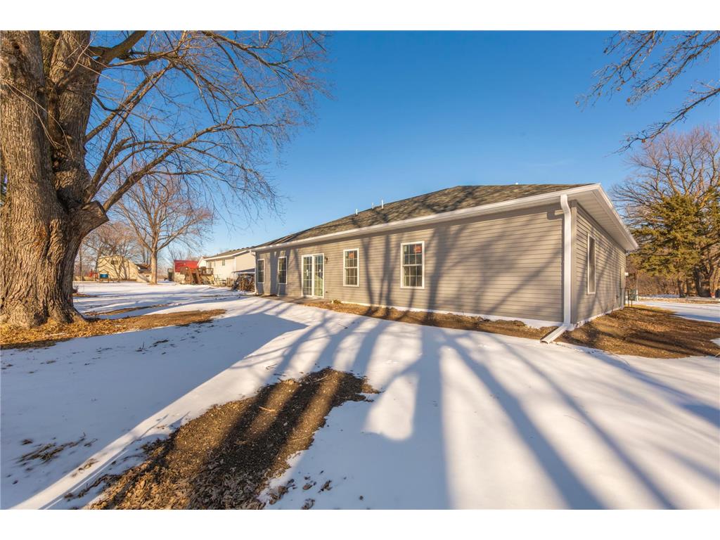 2702 Park Avenue NW Faribault MN 55021 6816056 image36