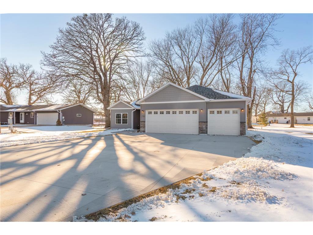 2702 Park Avenue NW Faribault MN 55021 6816056 image4