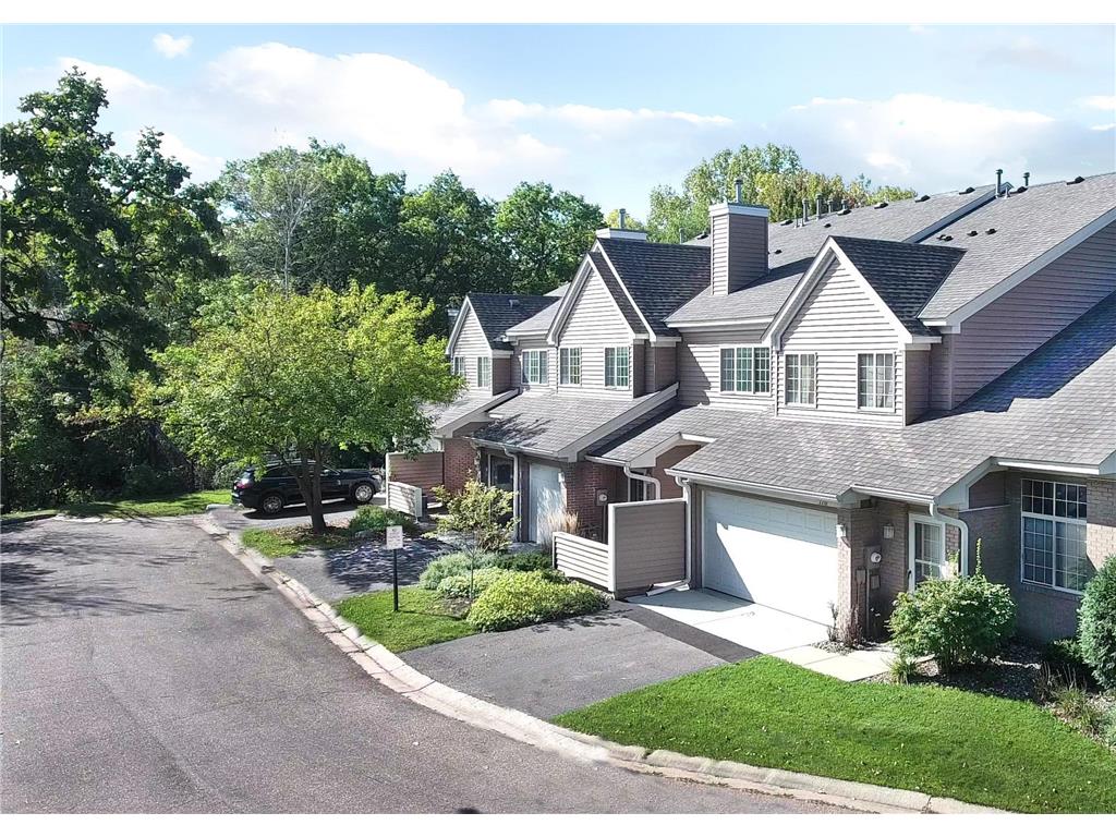 2703 Autumnwood Lane Minnetonka MN 55305 6674568 image1