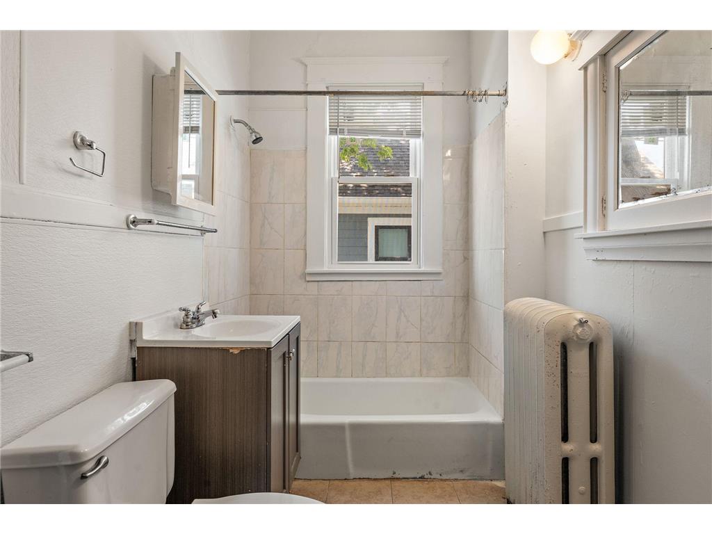 2703 Humboldt Avenue N Minneapolis MN 55411 7070603 image19
