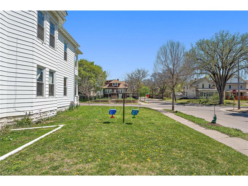 2703 Humboldt Avenue N Minneapolis MN 55411 7070603 image25