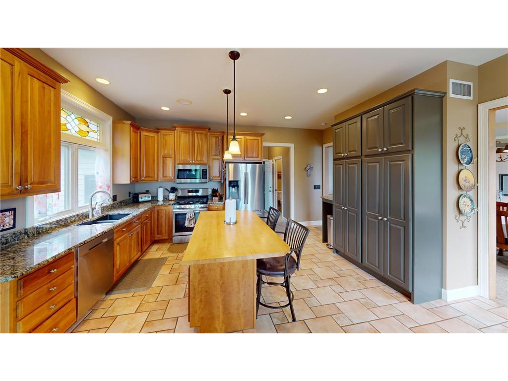 2704 Campus Lane Albert Lea MN 56007 - White 6715116 image10