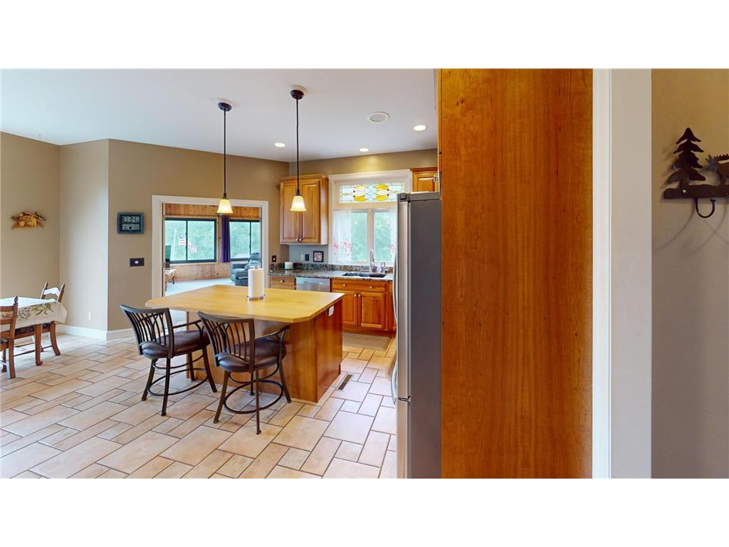 2704 Campus Lane Albert Lea MN 56007 - White 6715116 image11