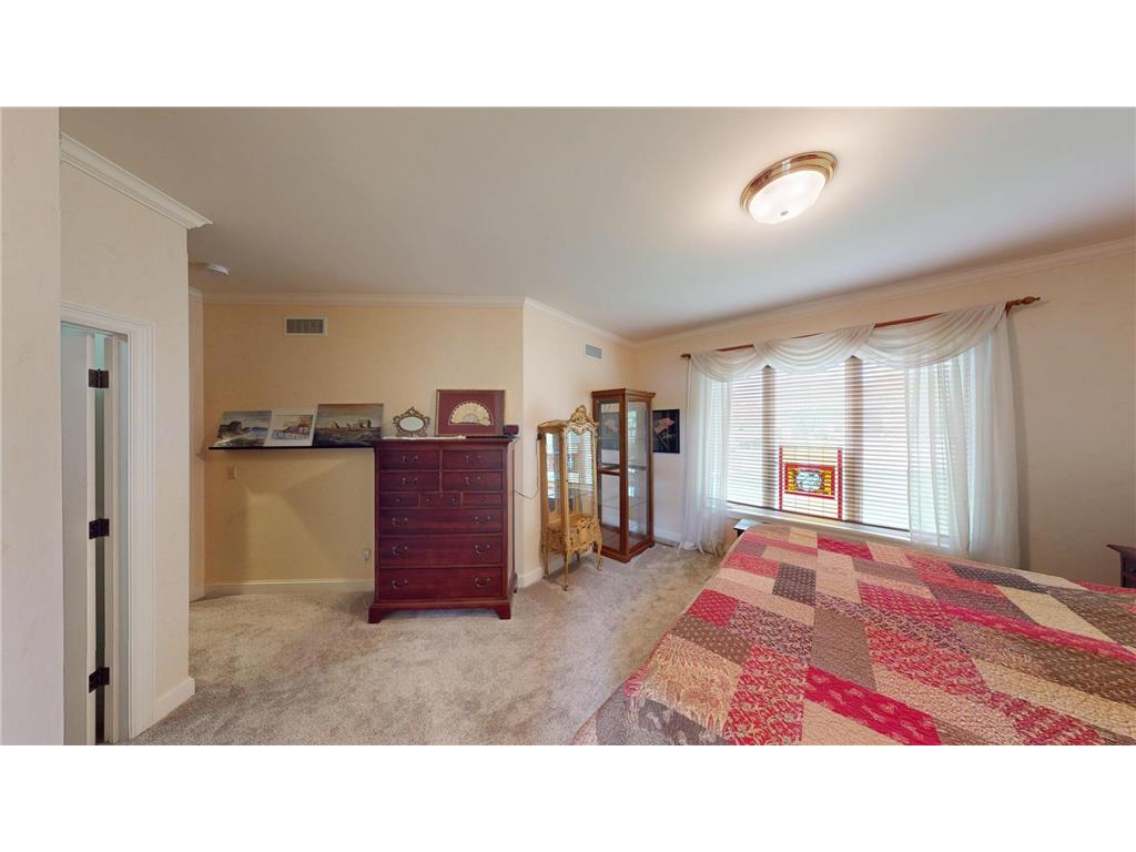 2704 Campus Lane Albert Lea MN 56007 - White 6715116 image16