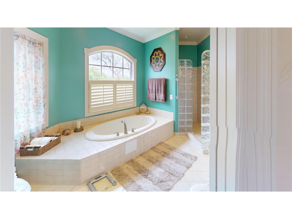 2704 Campus Lane Albert Lea MN 56007 - White 6715116 image18