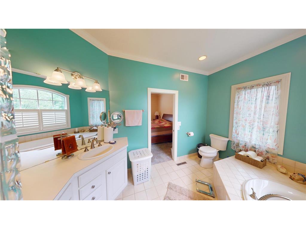 2704 Campus Lane Albert Lea MN 56007 - White 6715116 image19