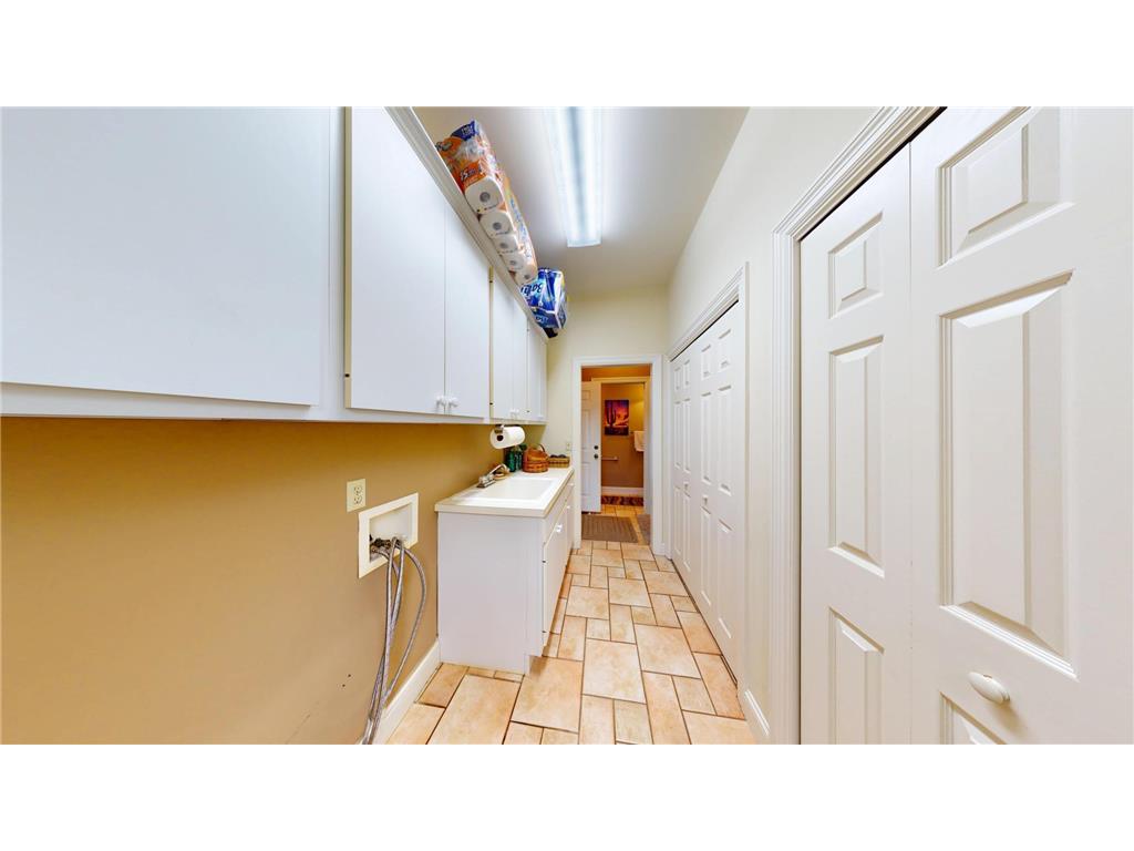 2704 Campus Lane Albert Lea MN 56007 - White 6715116 image22