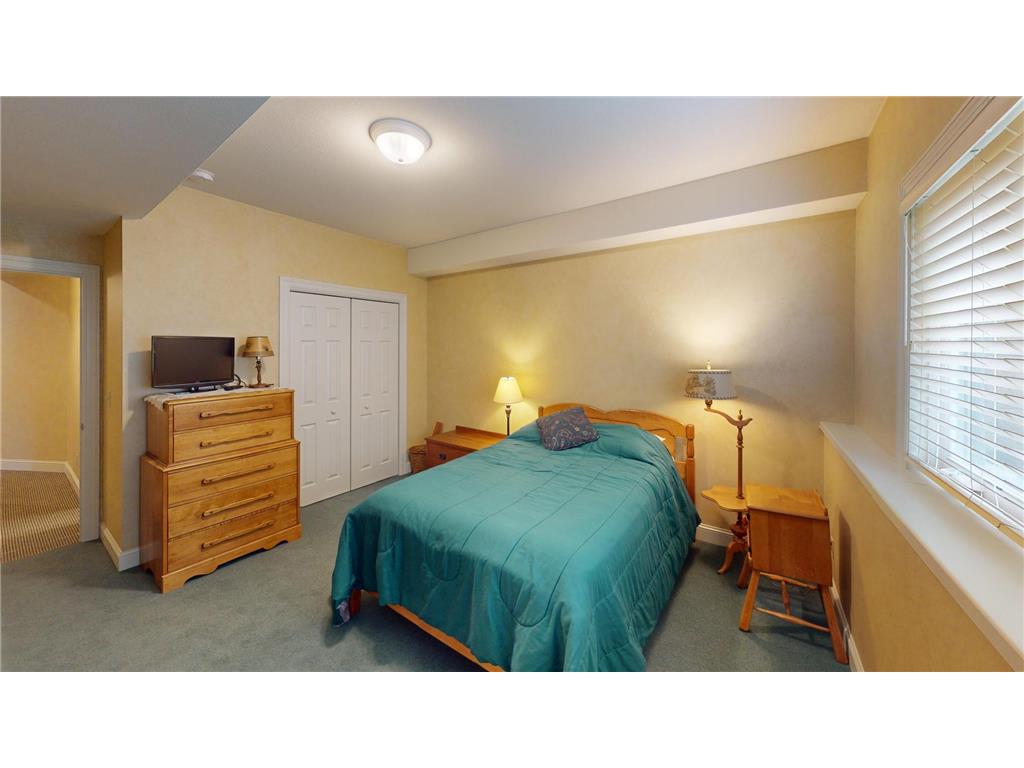 2704 Campus Lane Albert Lea MN 56007 - White 6715116 image28