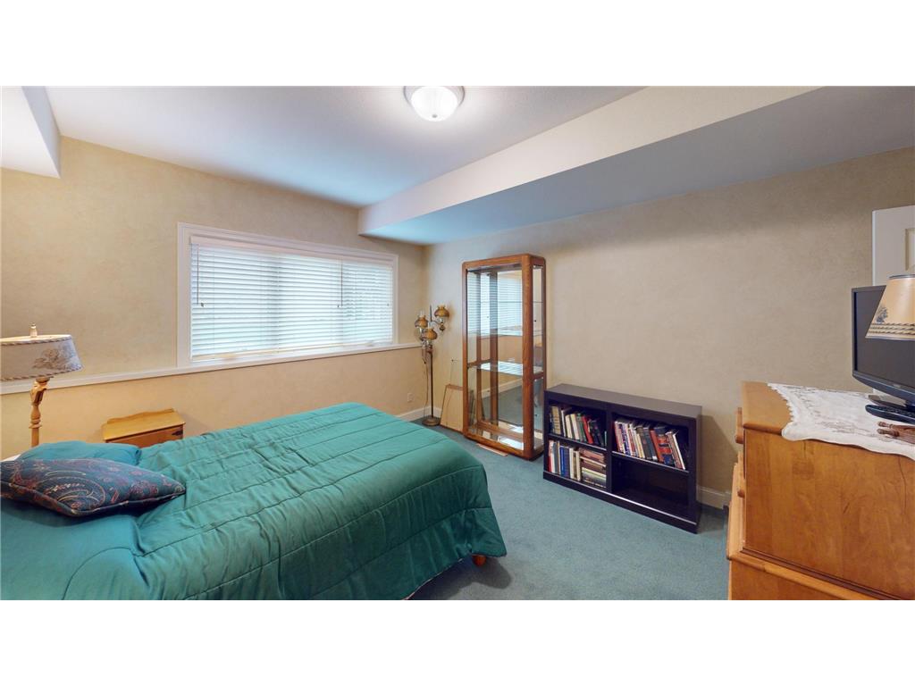 2704 Campus Lane Albert Lea MN 56007 - White 6715116 image29