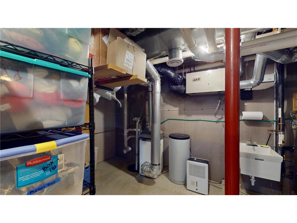 2704 Campus Lane Albert Lea MN 56007 - White 6715116 image33