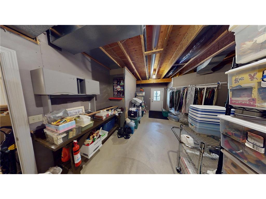 2704 Campus Lane Albert Lea MN 56007 - White 6715116 image37