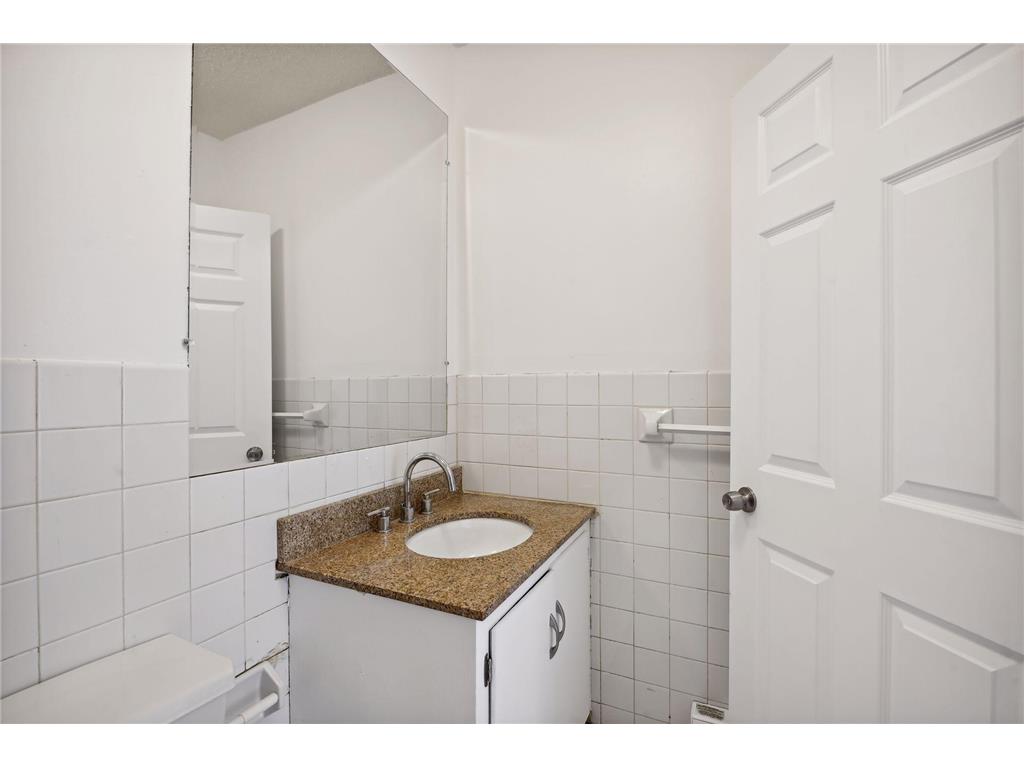 2704 Garfield Avenue Minneapolis MN 55408 6797212 image25