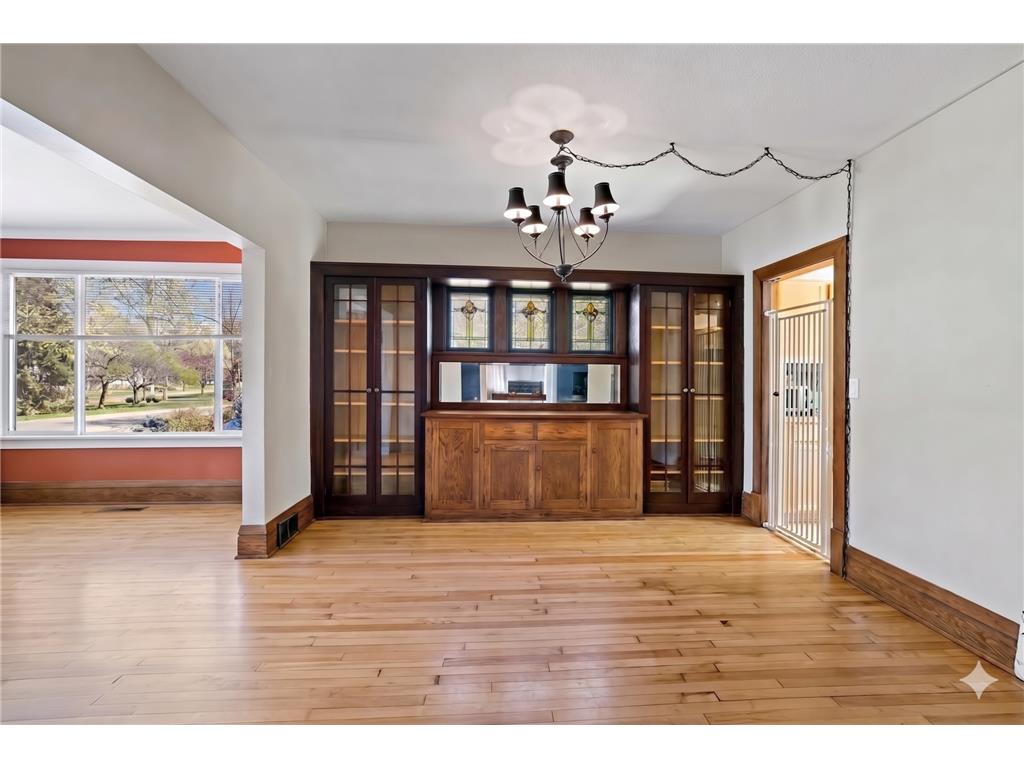 2705 E Minnehaha Parkway Minneapolis MN 55417 7052574 image2