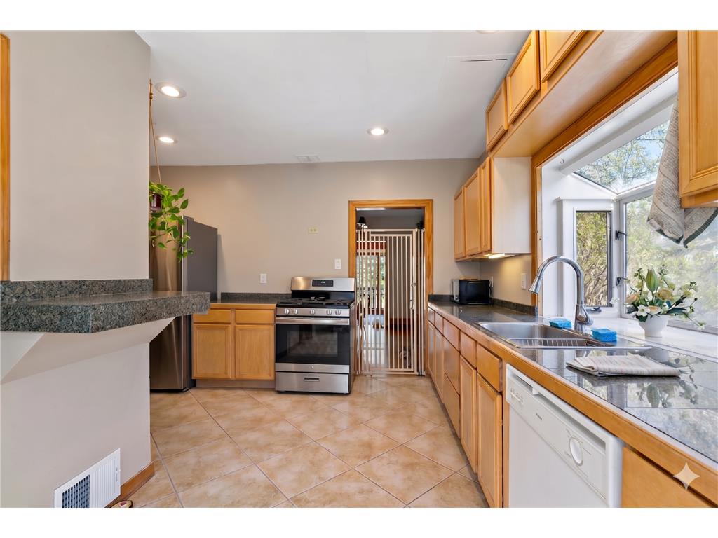 2705 E Minnehaha Parkway Minneapolis MN 55417 7052574 image3