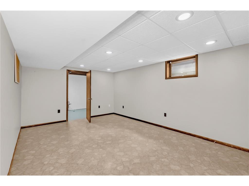 2705 Larch Lane N Plymouth MN 55441 7038363 image24