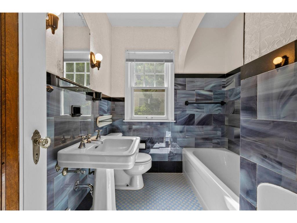 2708 Victory Memorial Drive Minneapolis MN 55412 7080072 image19