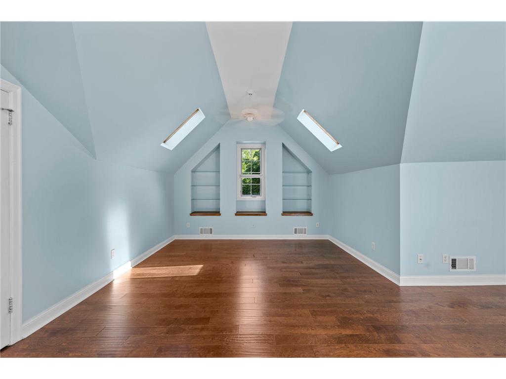 2708 Victory Memorial Drive Minneapolis MN 55412 7080072 image26