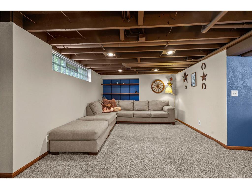 2708 Victory Memorial Drive Minneapolis MN 55412 7080072 image40