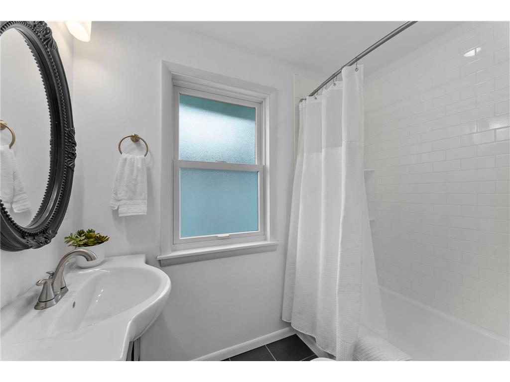 2709 W 60th Street Minneapolis MN 55410 7074298 image18
