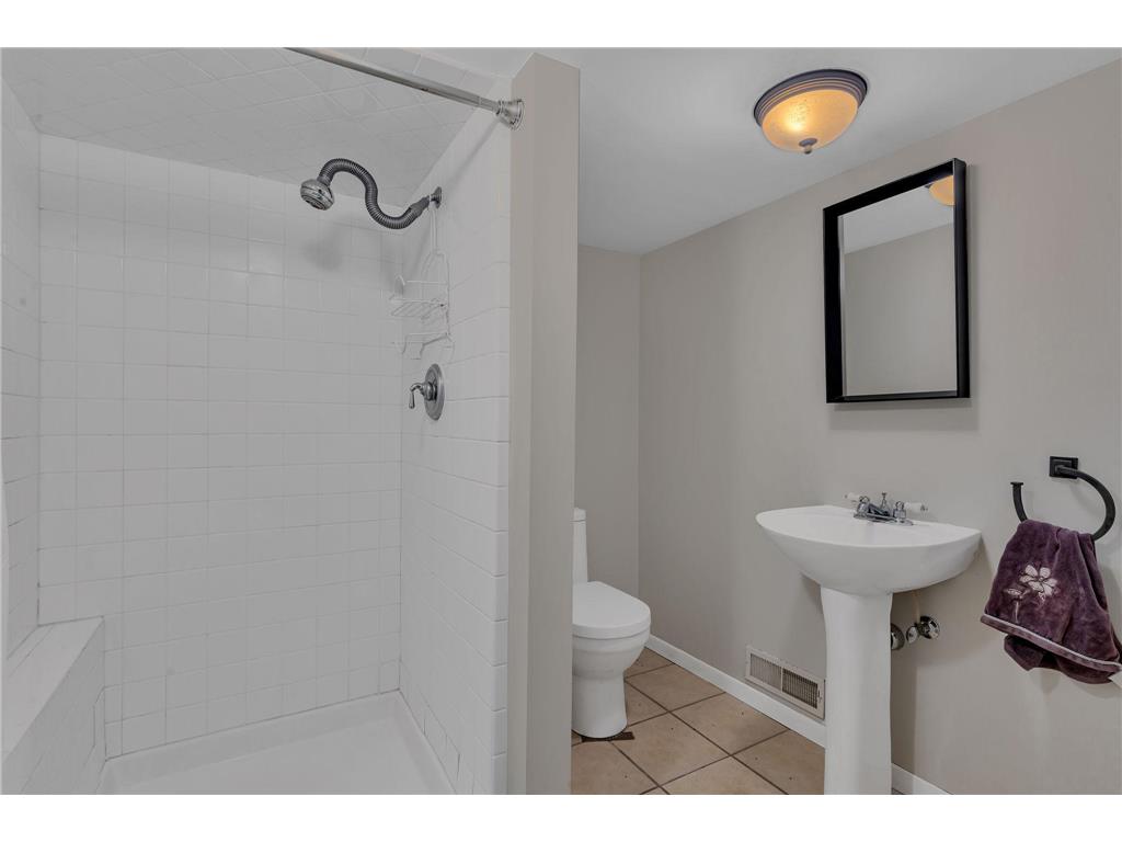 271 Lake Avenue N Spicer MN 56288 - Green 7081012 image37