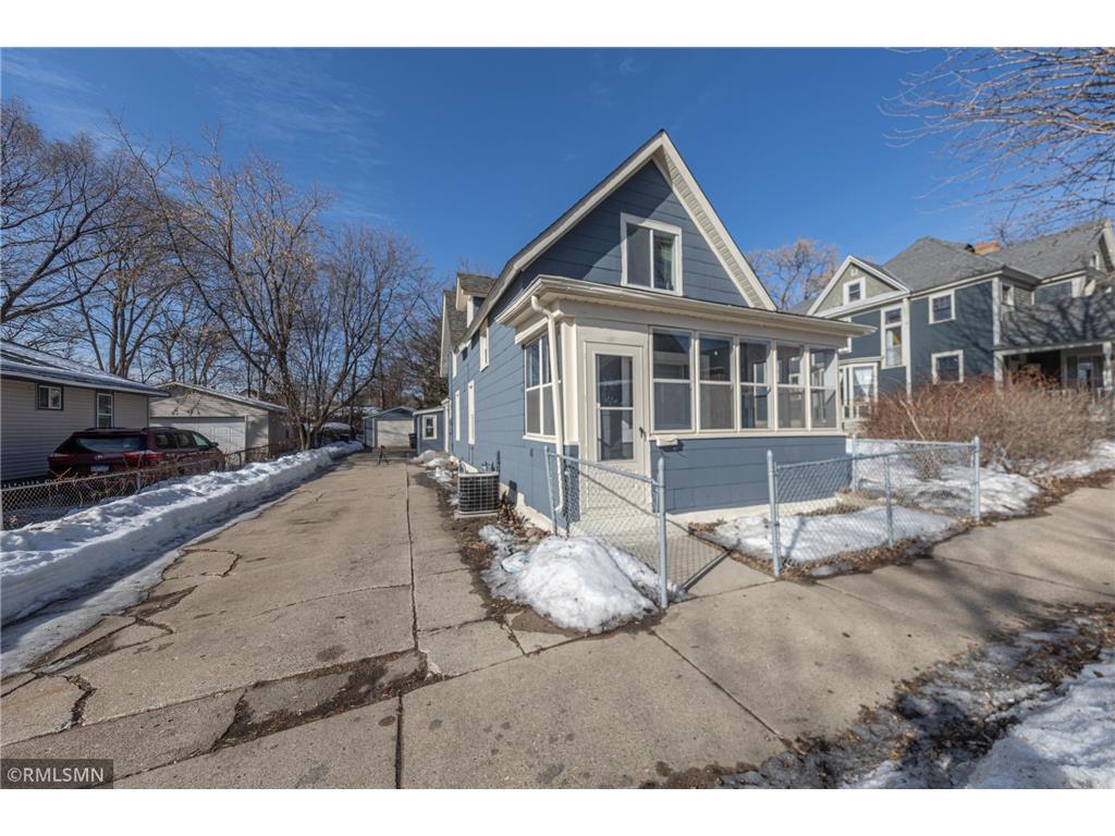 271 Nugent Street Saint Paul MN 55102 6336621 image1