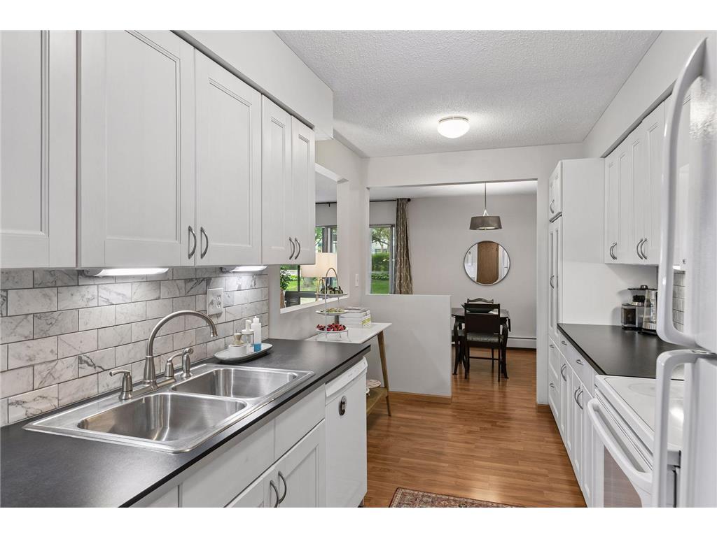2710 Dale Street N #B107 Roseville MN 55113 7070402 image3