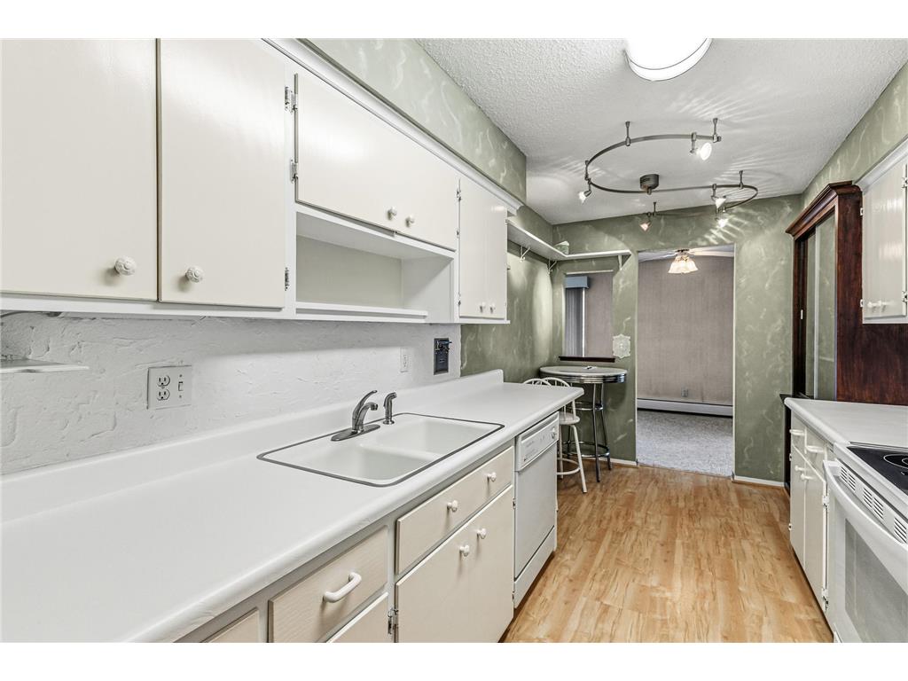 2710 Dale Street N #B307 Roseville MN 55113 7003150 image10