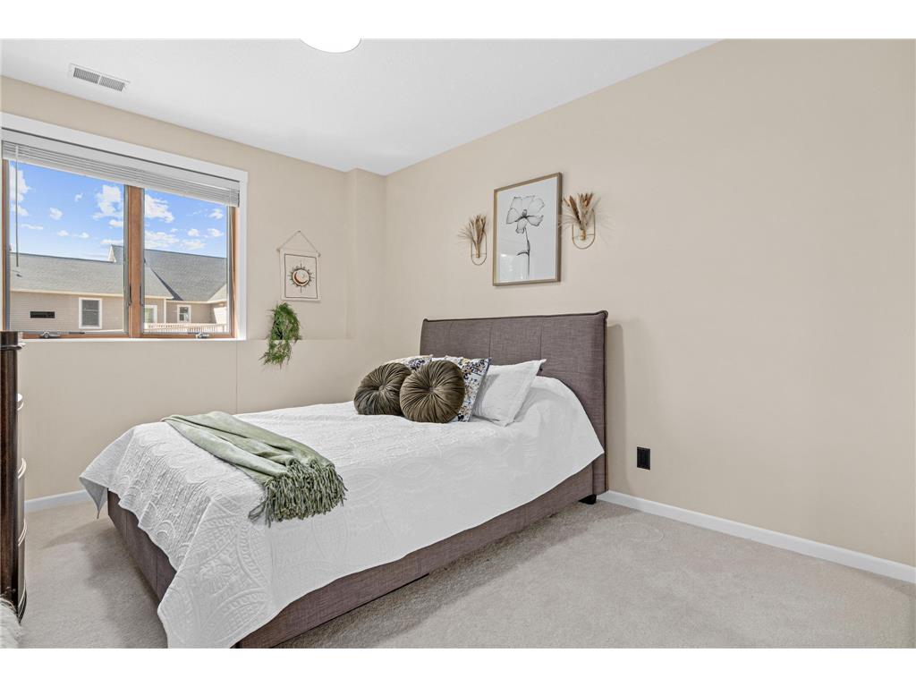 2710 Red Splendor Circle E Maplewood MN 55119 7049008 image25