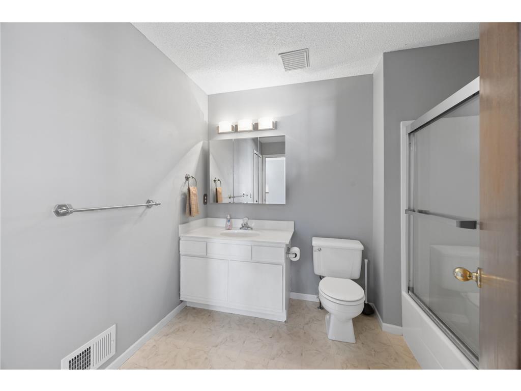 2711 Mallard Drive Woodbury MN 55125 7037422 image17