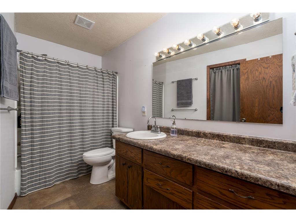 2712 E Main Street Mankato MN 56001 7039417 image17