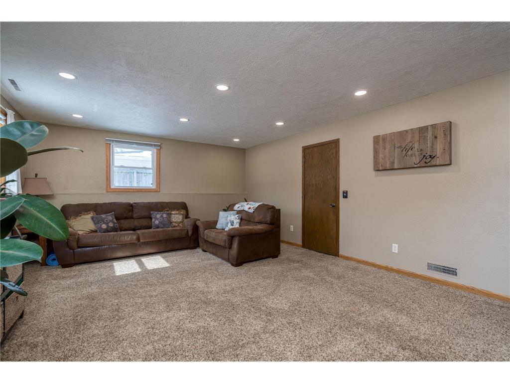 2712 E Main Street Mankato MN 56001 7039417 image19