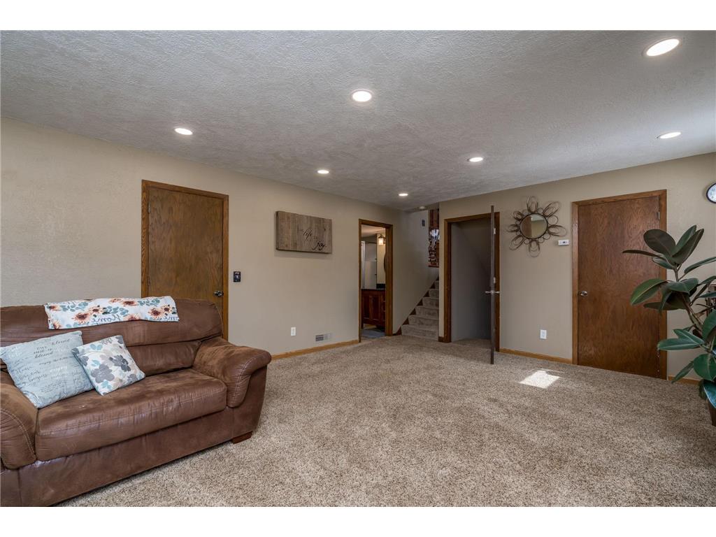 2712 E Main Street Mankato MN 56001 7039417 image21