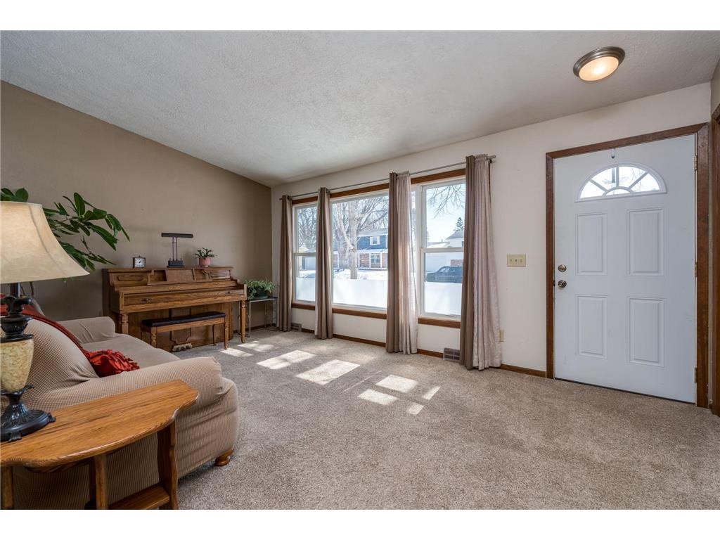 2712 E Main Street Mankato MN 56001 7039417 image3