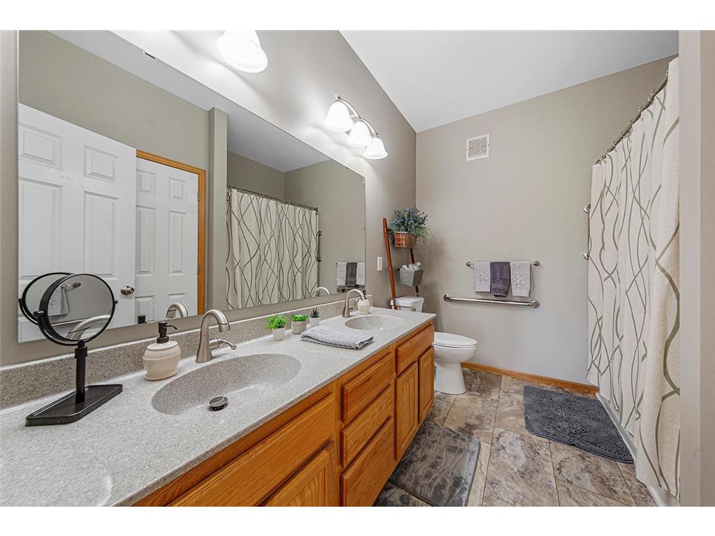 2713 Village Drive Faribault MN 55021 6799787 image28