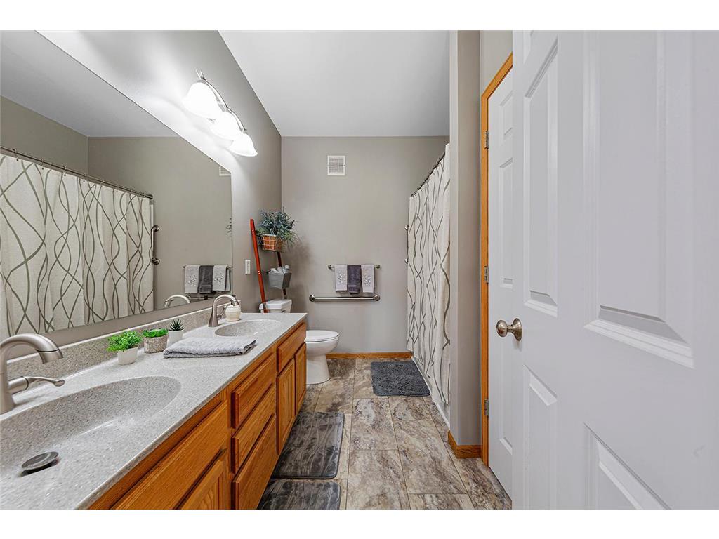 2713 Village Drive Faribault MN 55021 6799787 image29