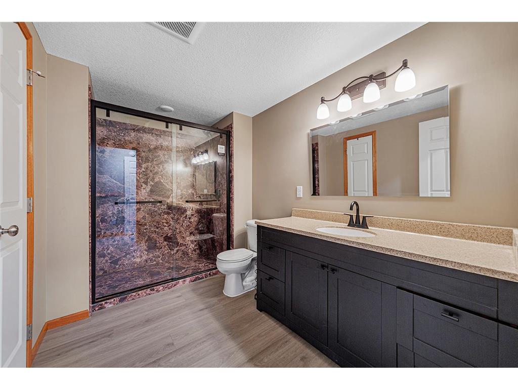 2713 Village Drive Faribault MN 55021 6799787 image32