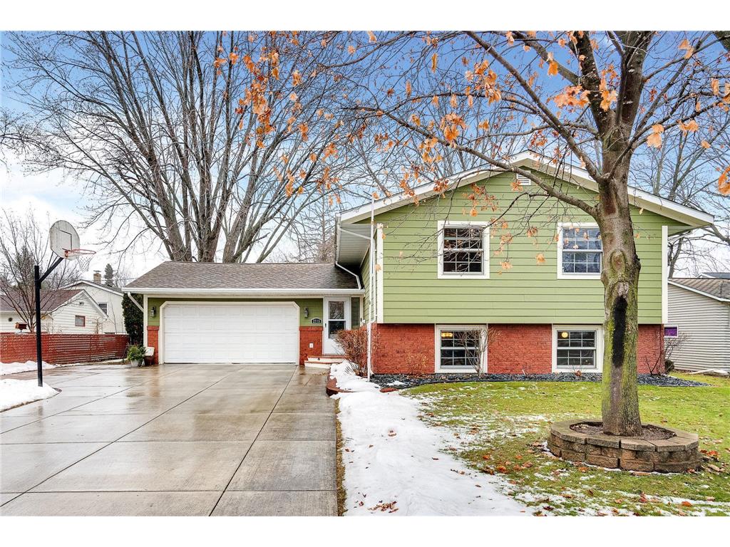 2715 Chisholm Avenue North Saint Paul MN 55109 6478487 image1