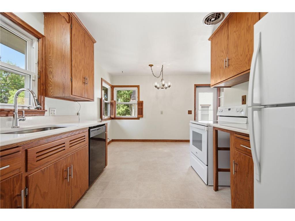 2717 30th Avenue NE Saint Anthony MN 55418 7056729 image9