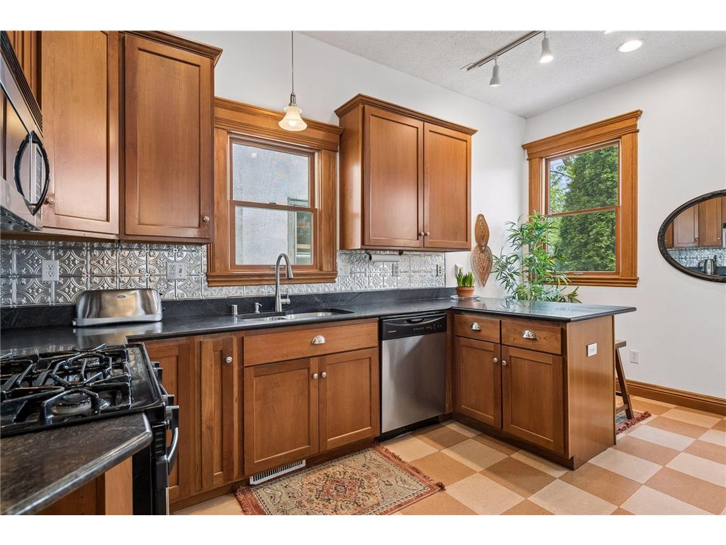 2717 Emerson Avenue S Minneapolis MN 55408 7066653 image15