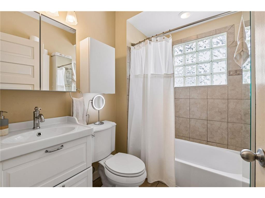 2717 Emerson Avenue S Minneapolis MN 55408 7066653 image24