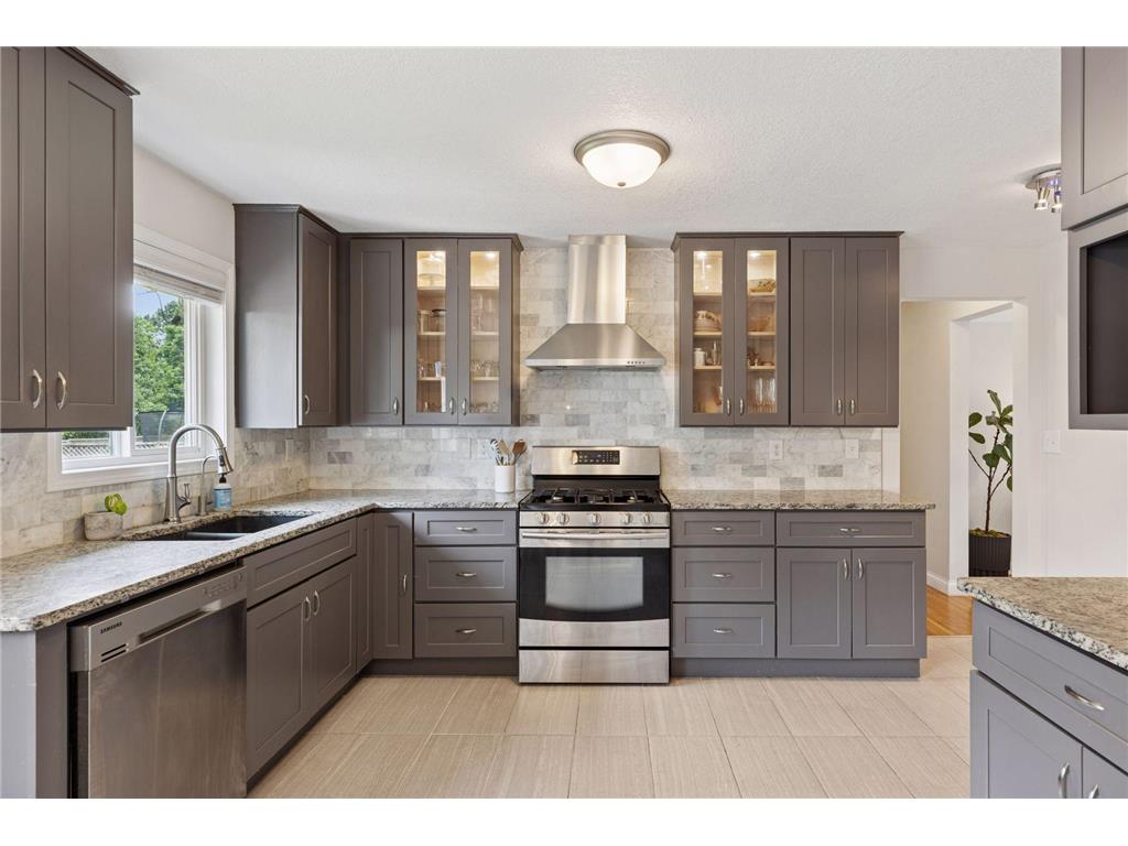 2718 Sheldon Street Roseville MN 55113 6741105 image1