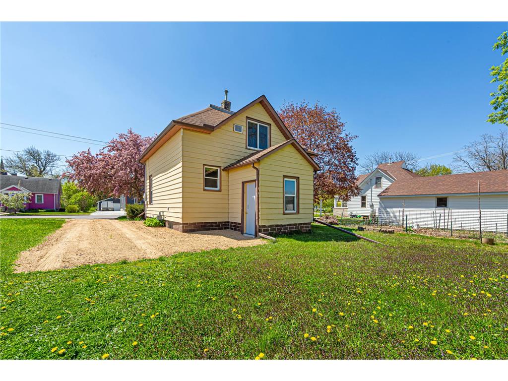 272 W Tyrone Street Le Center MN 56057 7068040 image25