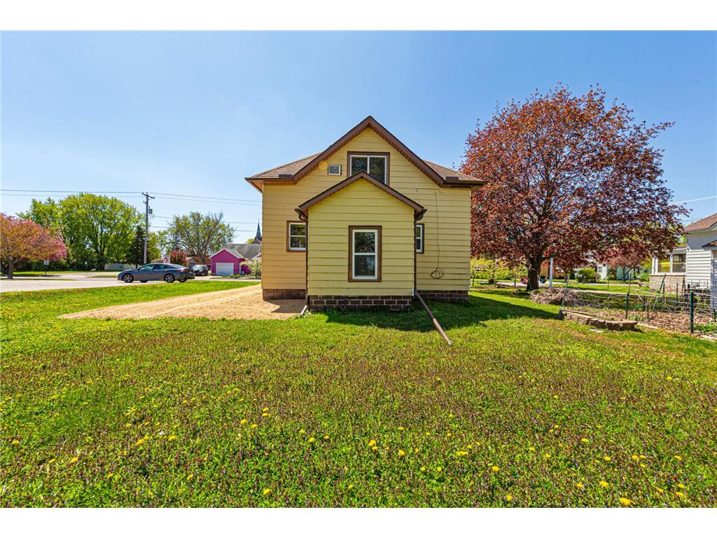 272 W Tyrone Street Le Center MN 56057 7068040 image26